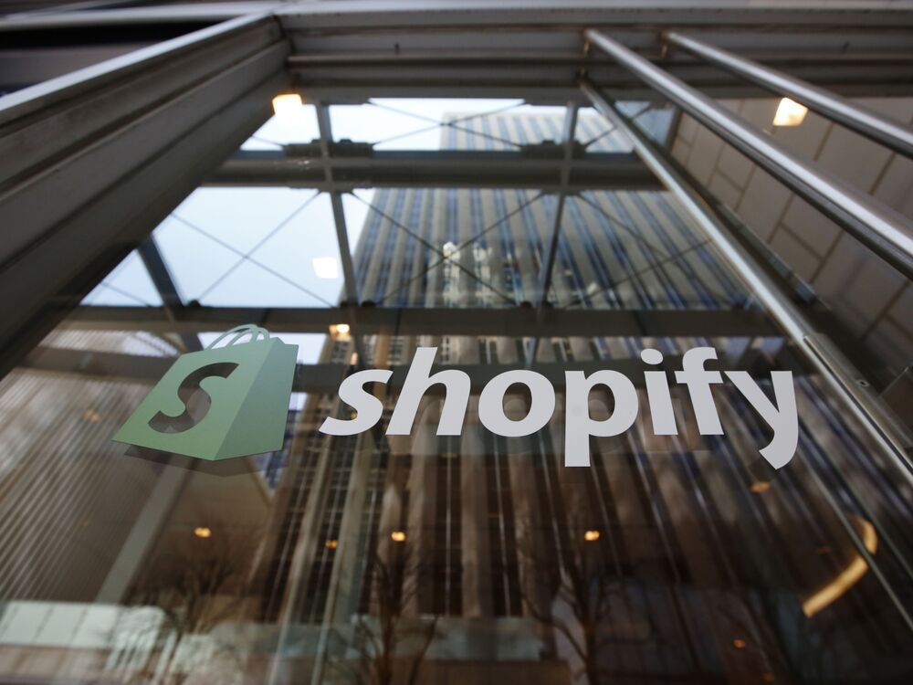 shopify-plunges-in-2022-tech-wreck,-losing-title-as-canada’s-biggest-publicly-traded-company