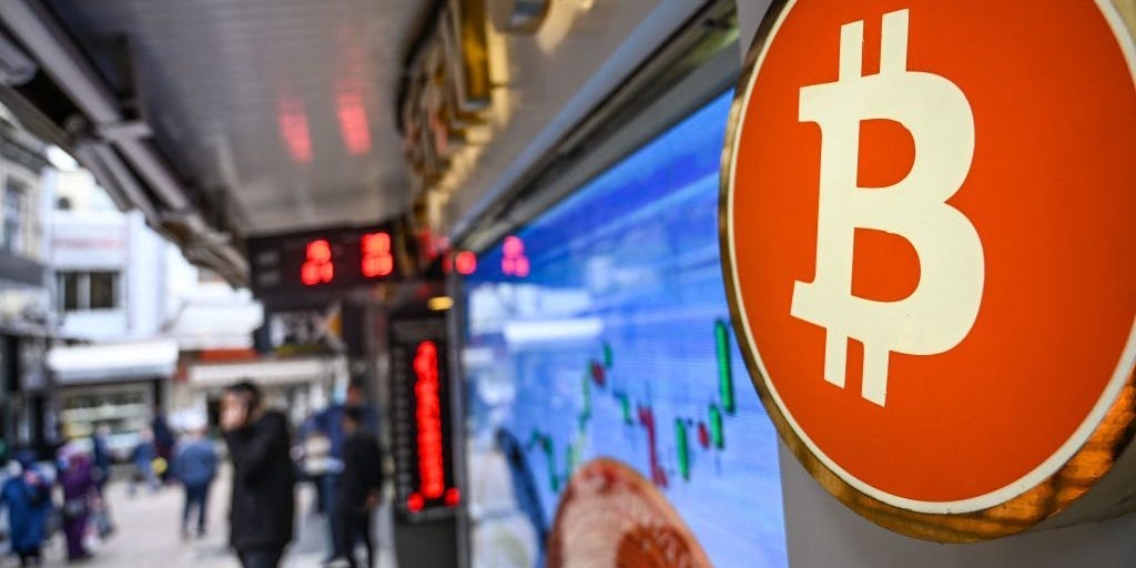 bitcoin’s-volatility-won’t-shake-the-confidence-of-institutional-investors,-2-experts-say