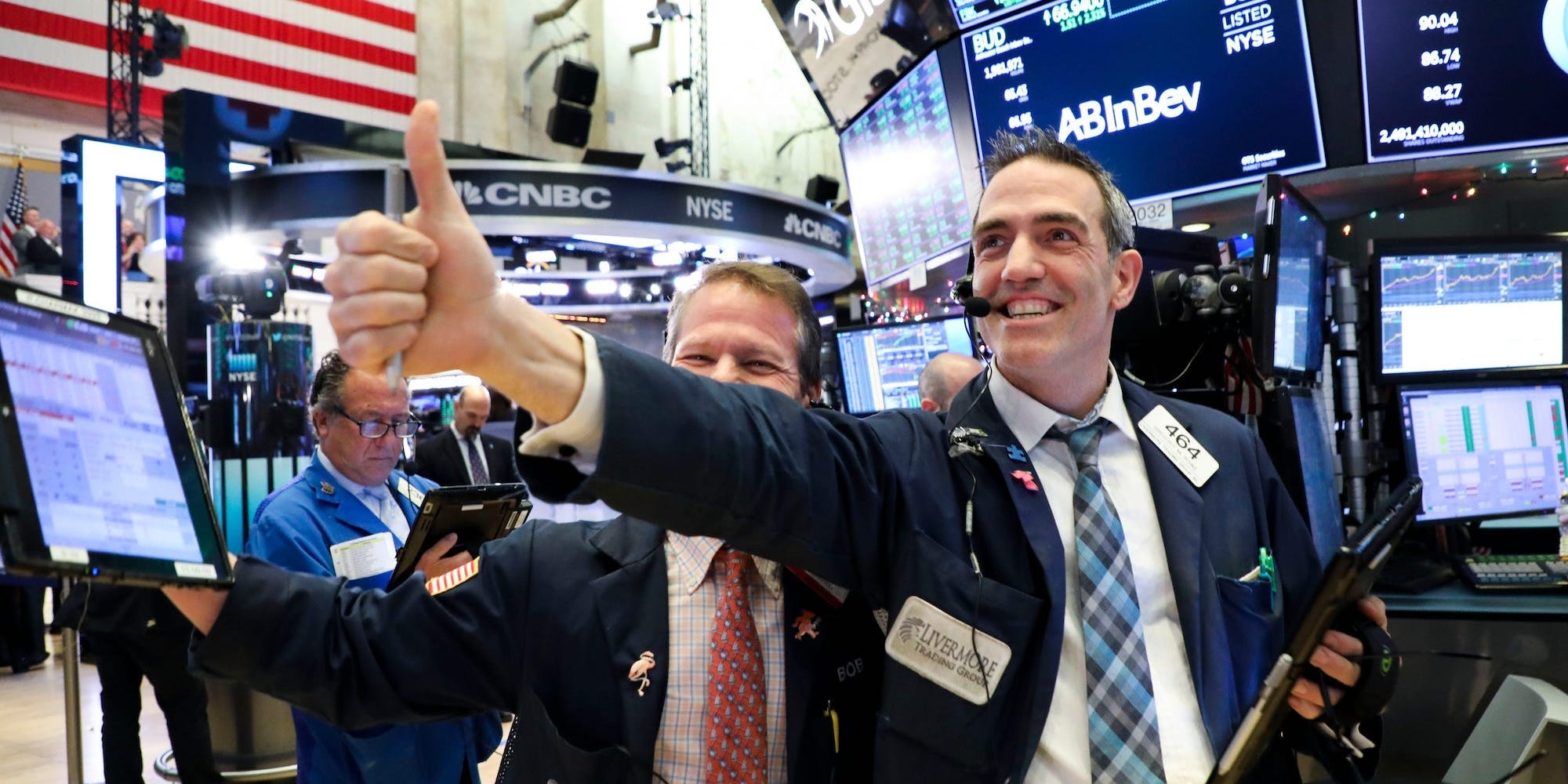 dow-surges-500-points-as-companies-post-strong-earnings-and-oil-prices-fall