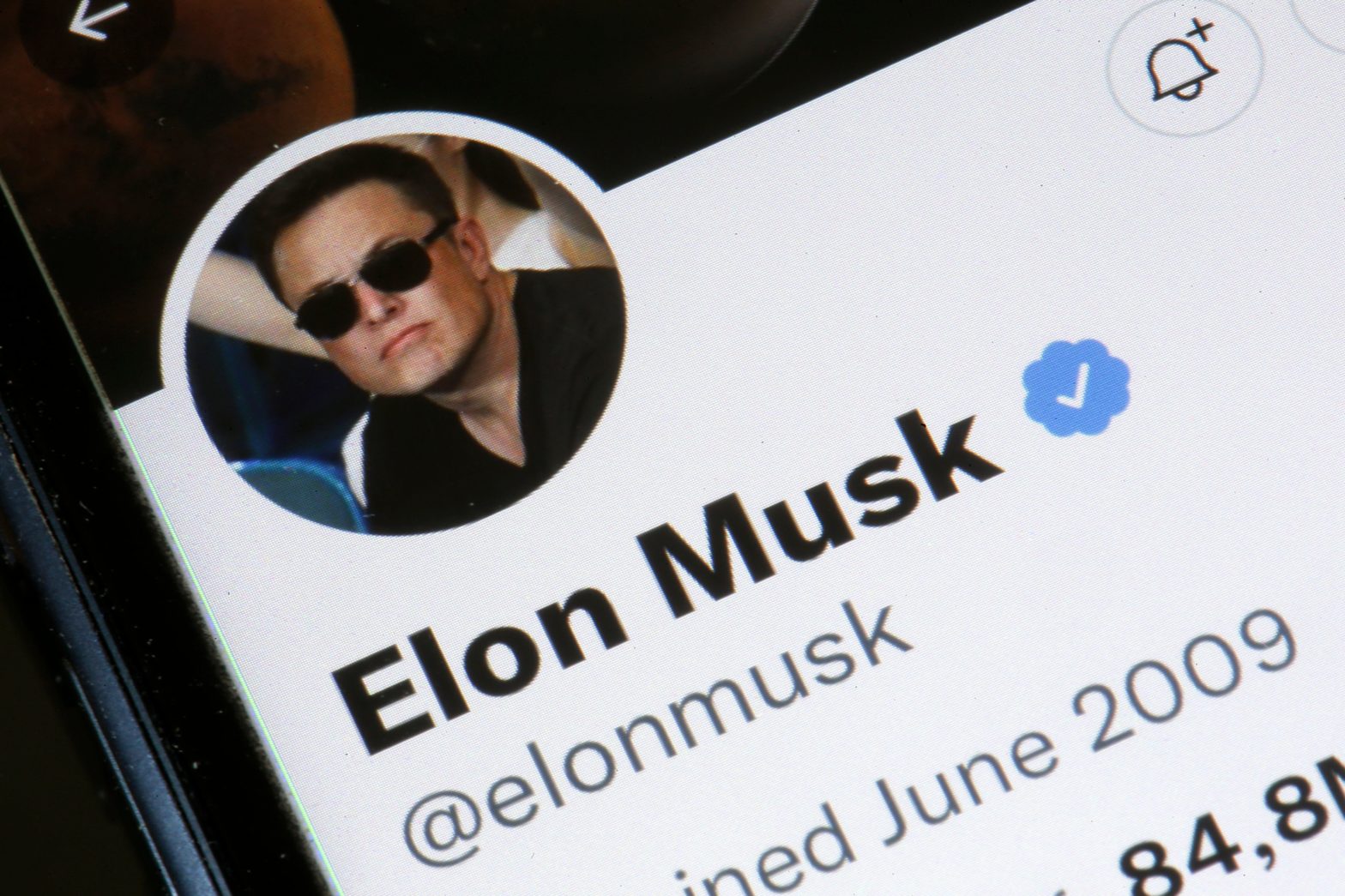 tesla’s-stock-plunged-$126-billion-the-day-after-elon-musk-struck-a-deal-to-buy-twitter-for-$44-billion