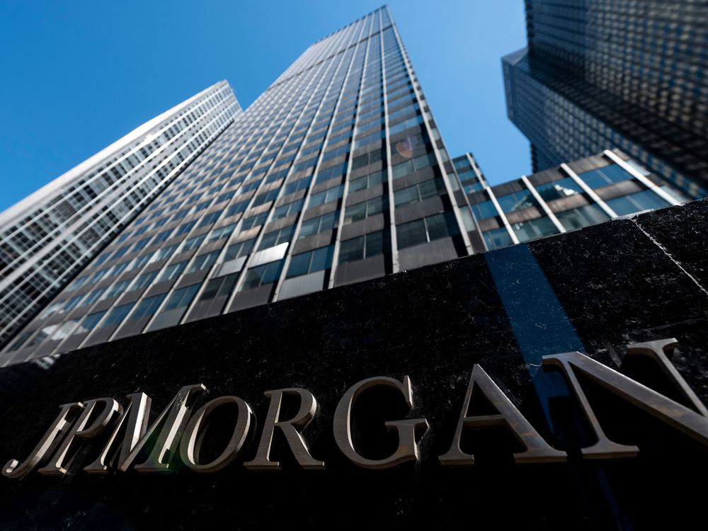 investors-should-sell-shares,-buy-bonds-to-protect-against-market-turmoil,-jpmorgan-says