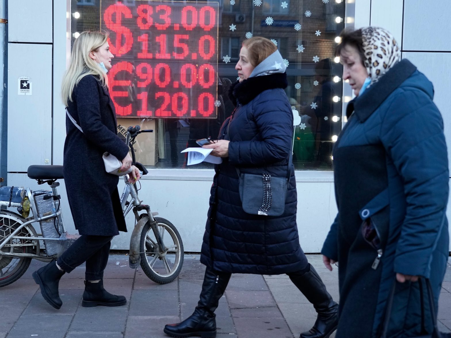 the-russian-ruble-has-hit-an-over-2-year-high-even-as-the-eu-plans-to-intensify-sanctions-against-the-country-with-an-oil-embargo