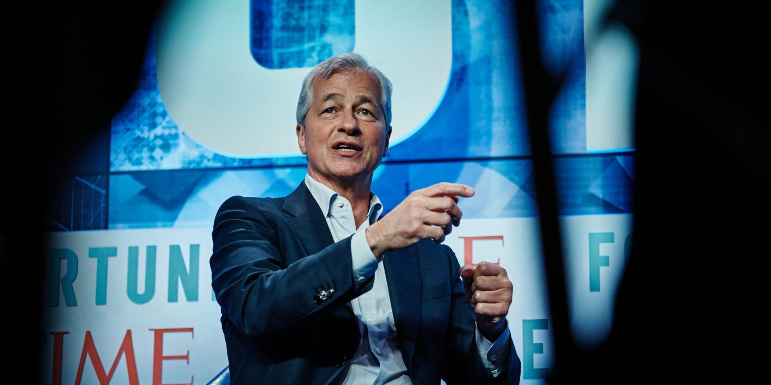 ‘brace-yourself’:-jamie-dimon-warns-of-a-coming-economic-hurricane-that-will-require-preparation-as-the-fed-shrinks-its-balance-sheet