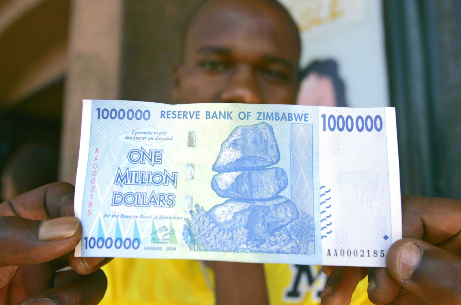 zimbabwe-will-issue-gold-‘mosi-oa-tunya’-coins-as-sky-high-inflation-slams-local-currency