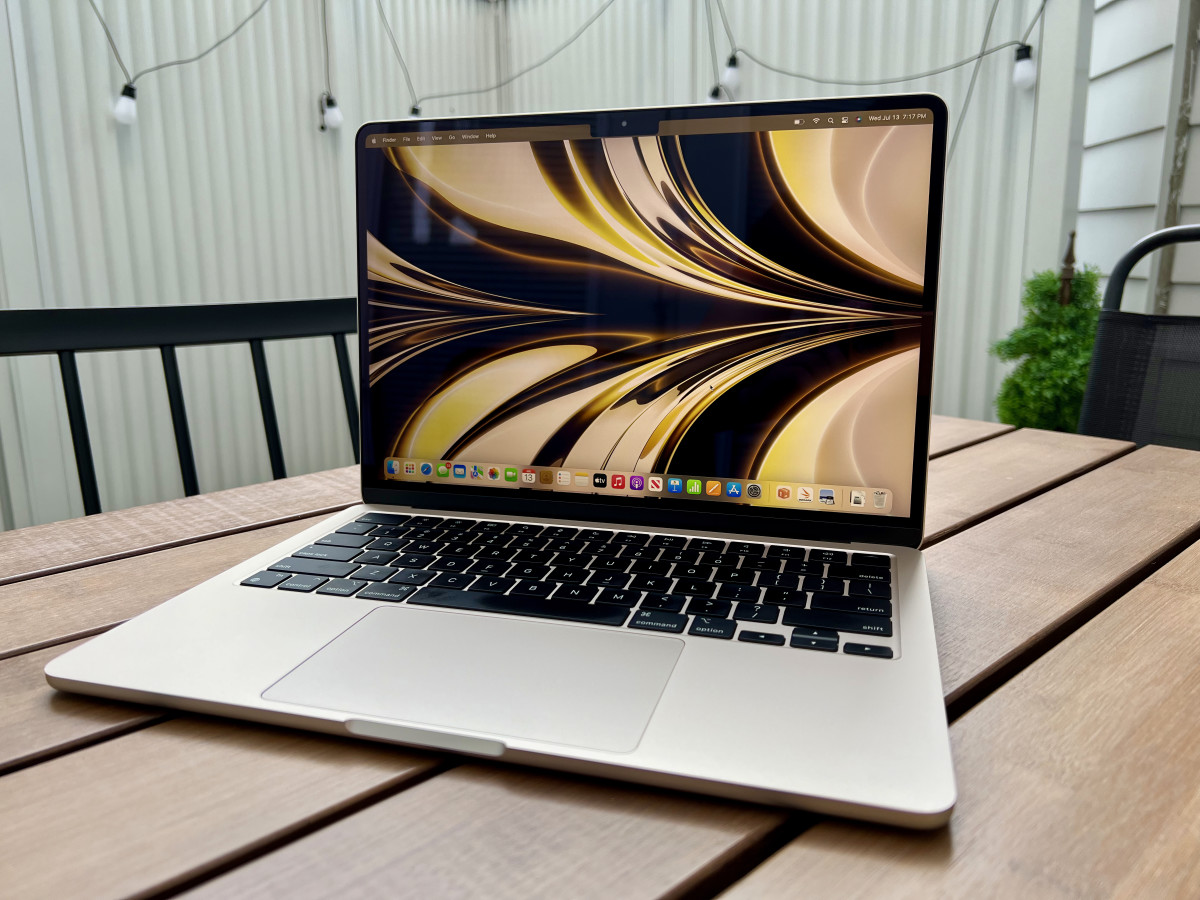 macbook-air-with-m2-review:-modern-design-+-modern-performance