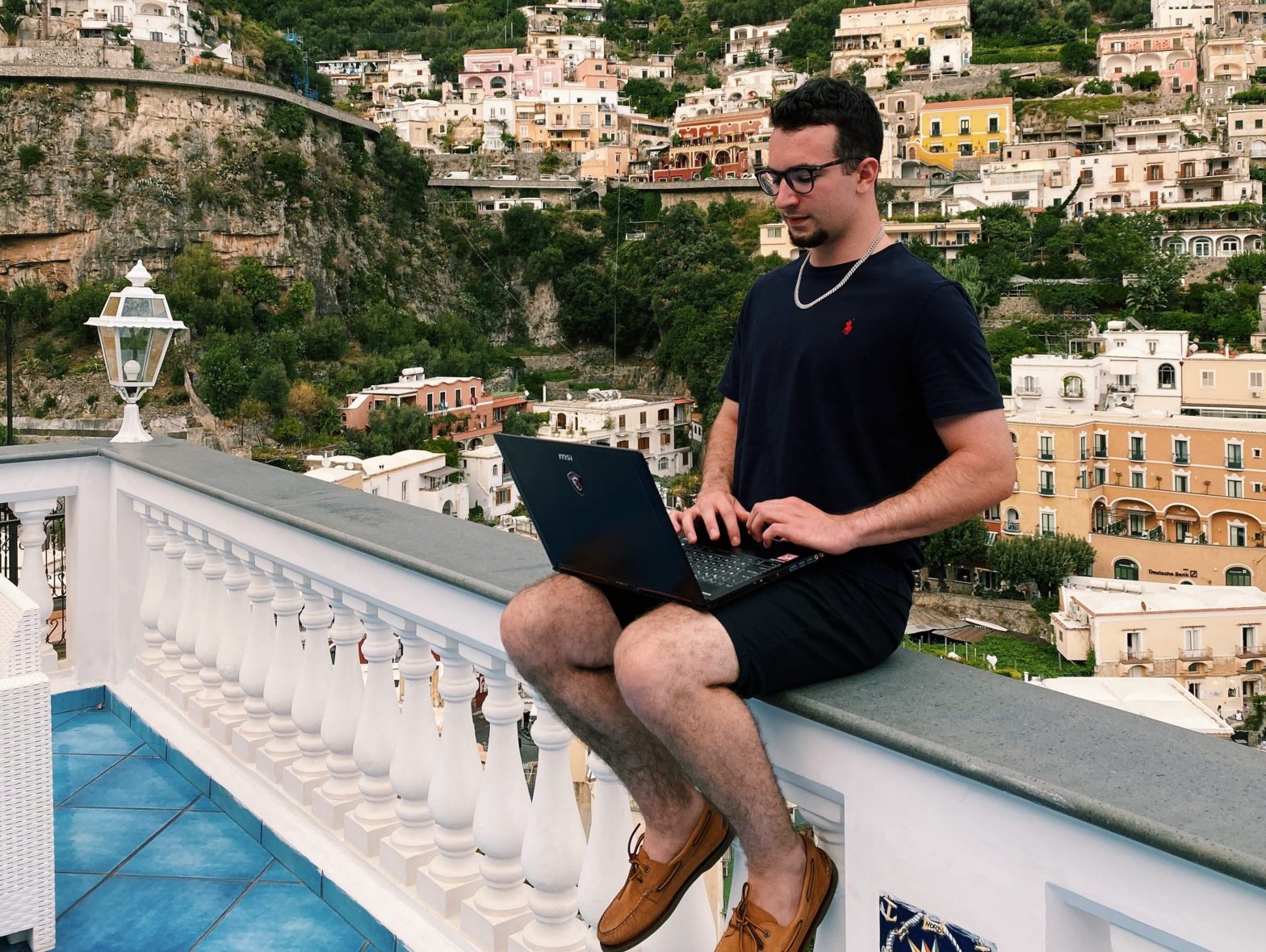 a-24-year-old-stock-trader-made-over-$8-million-in-2-years-here’s-how-he-identifies-a-winning-trade-regardless-of-stock-market-conditions.