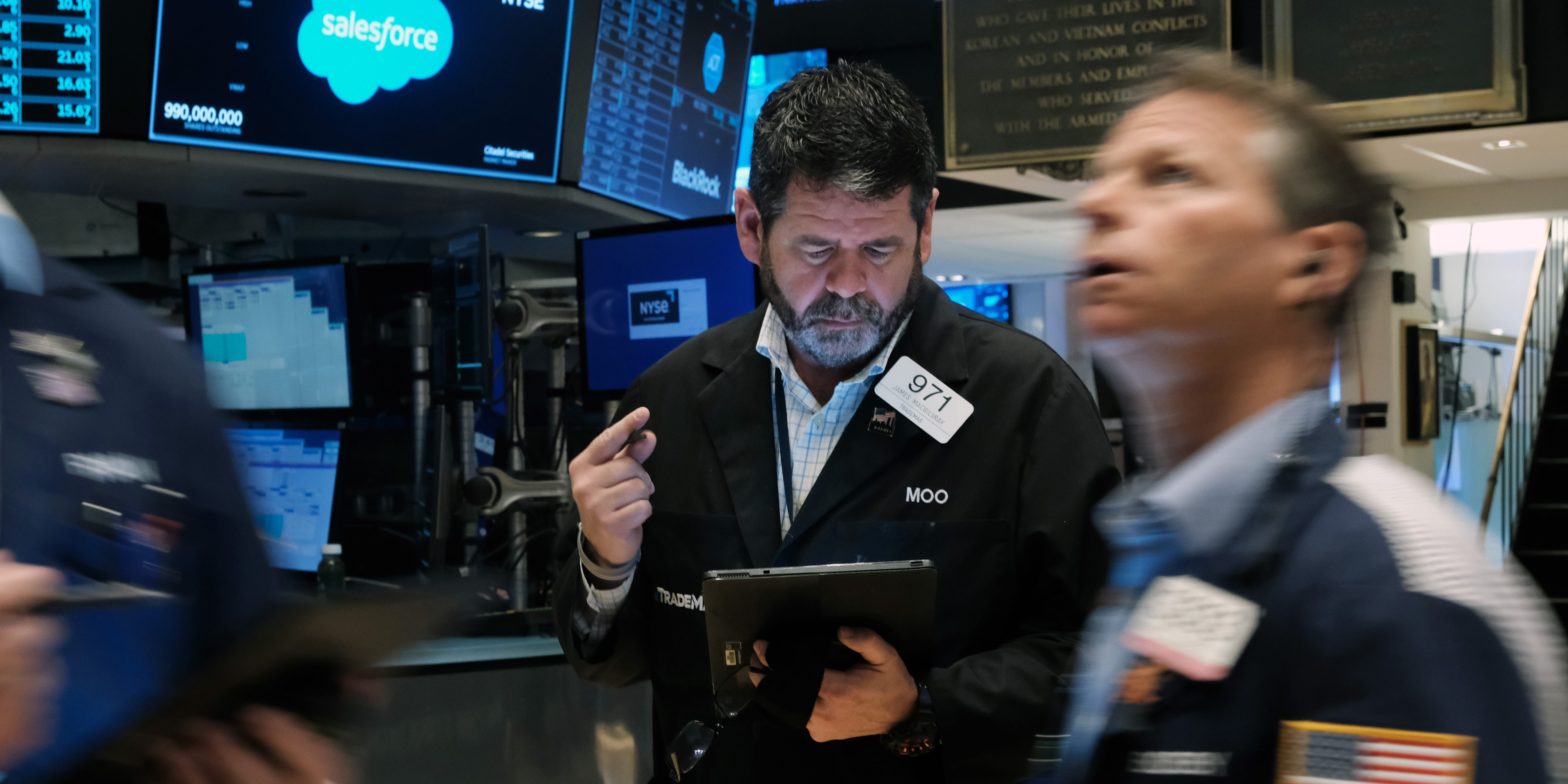 us-stocks-close-higher-as-tech-and-consumer-shares-help-market-push-past-china-growth-worries