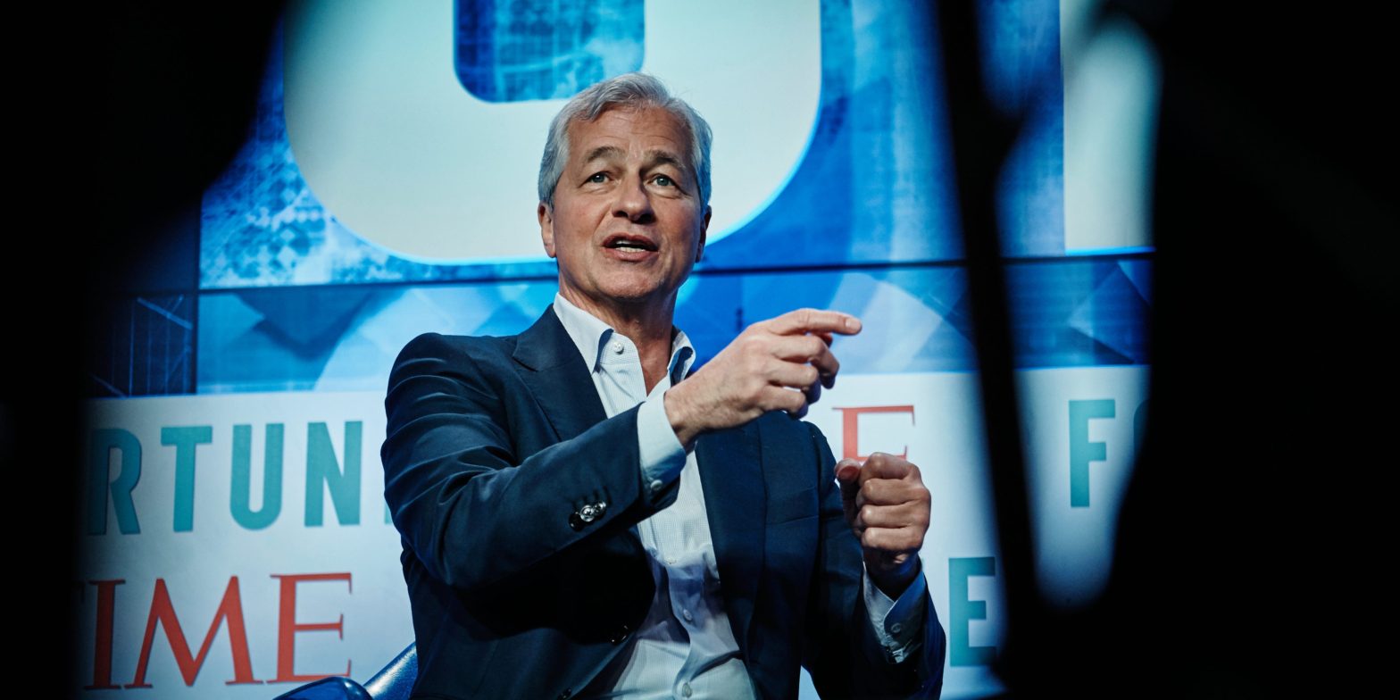 jamie-dimon-says-the-economy-is-on-the-verge-of-a-recession-and-the-stock-market-could-fall-another-‘easy-20%’-from-here