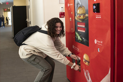 roboburger-goes-to-college:-the-burger-robot-opens-its-first-new-york-higher-ed-location