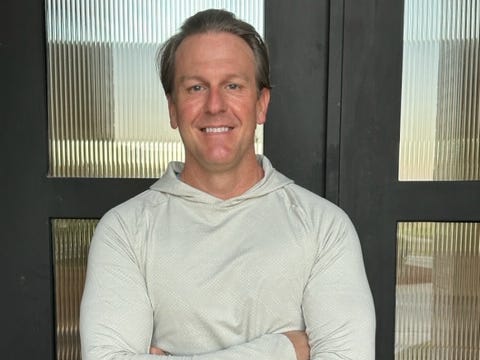 a-real-estate-investor-who-owns-109-properties-and-is-pacing-for-a-2008-style-‘massive-opportunity’-explains-which-loans-to-secure-to-take-advantage-of-the-correction