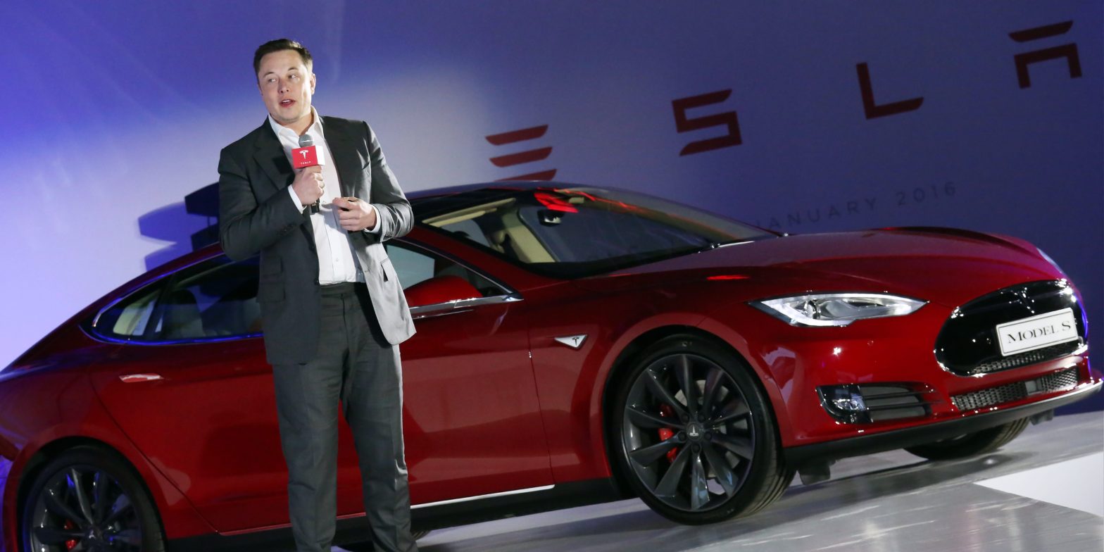 elon-musk-is-fueling-the-twitter-fire-and-using-tesla-as-his-personal-atm,-experts-say.-here-are-5-criticisms-of-the-ceo-from-the-past-week-alone