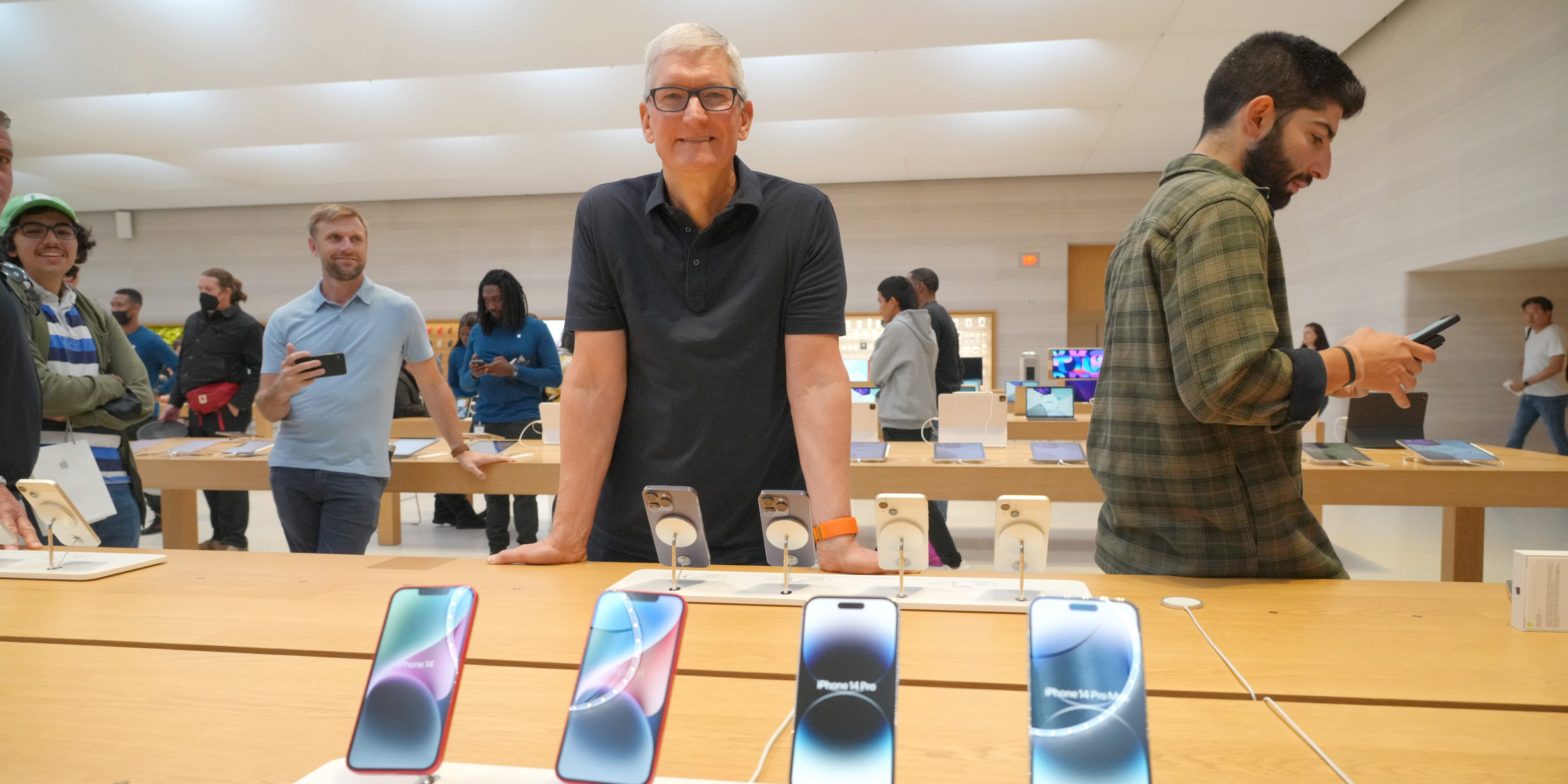 apple-gets-its-price-target-slashed-by-nearly-13%-at-wedbush,-but-it-says-the-tech-giant’s-demand-story-still-looks-more-resilient-than-wall-street-believes