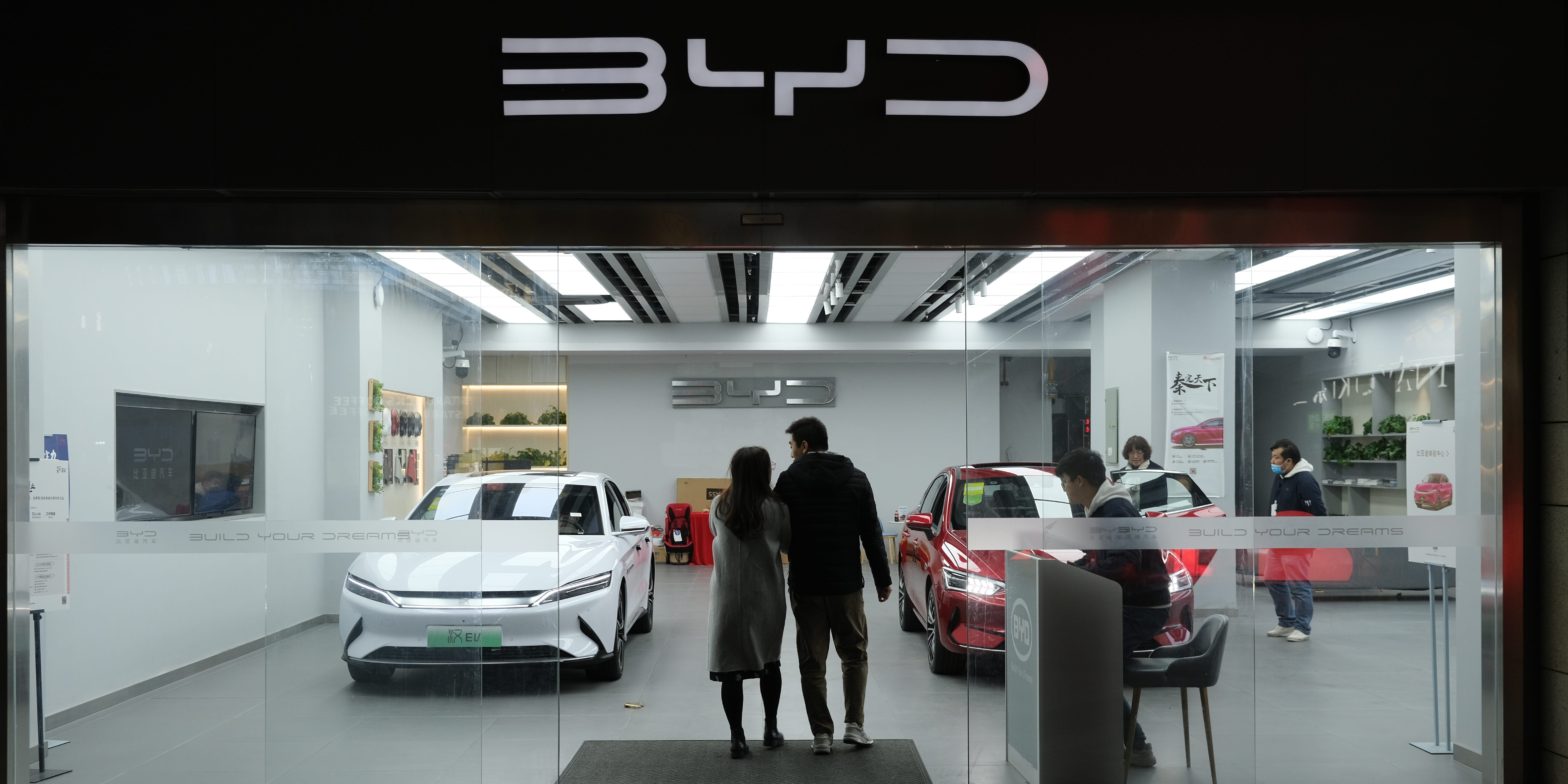 warren-buffett’s-berkshire-hathaway-sells-a-million-more-byd-shares-to-realize-huge-profits-in-the-chinese-ev-maker