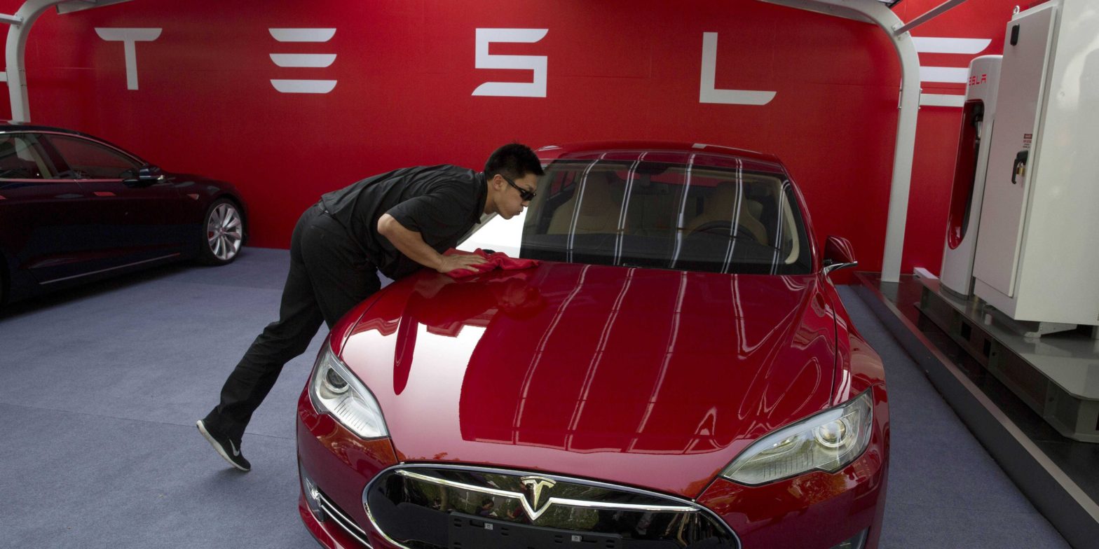 tesla’s-price-cuts-will-cause-earnings-to-plunge-25%,-but-the-ev-maker-is-repairing-its-brand-for-long-term-gain,-loup’s-gene-munster-says