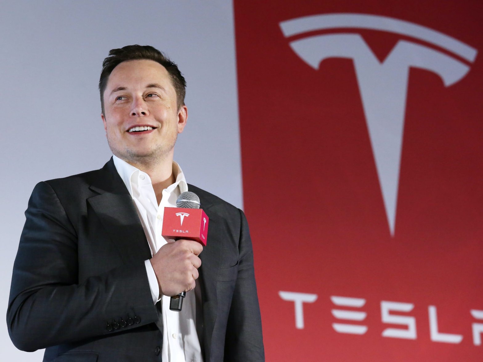 america’s-‘big-three’-passive-funds-now-own-more-of-tesla-than-ceo-elon-musk-does,-report-says