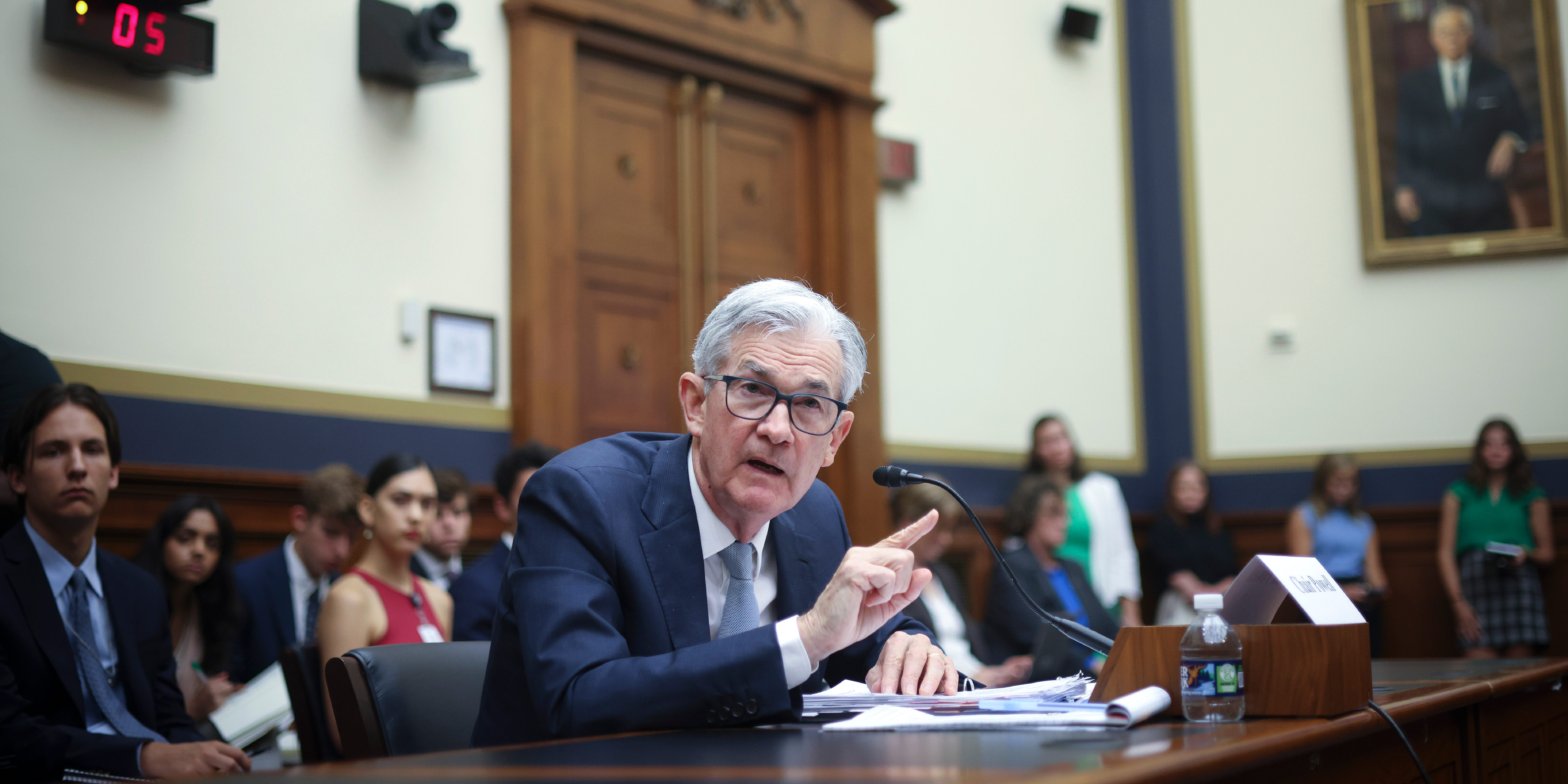 a-recession-indicator-just-flashed-its-loudest-warning-ever-as-fed-chief-powell-sees-higher-rates