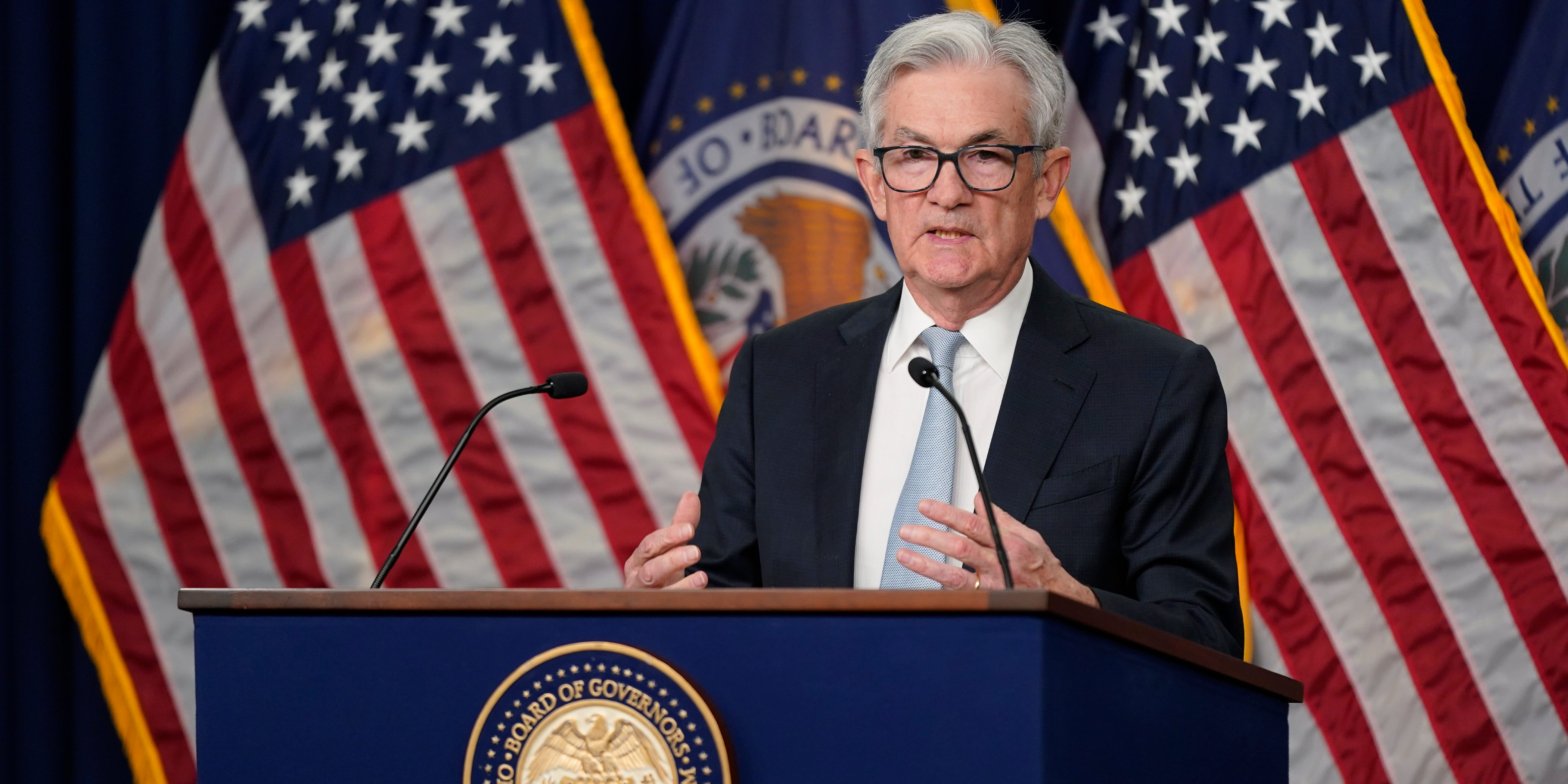 the-fed-is-putting-the-economy-in-jeopardy-by-not-prioritizing-the-stability-of-the-banking-system,-moody’s-chief-economist-says