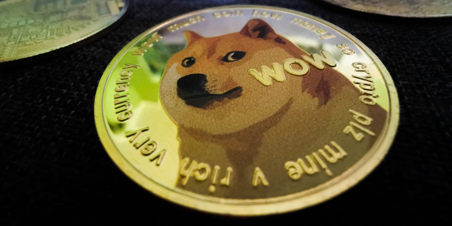 dogecoin-soars-20%-after-the-token’s-shiba-inu-mascot-replaces-twitter’s-bird-logo