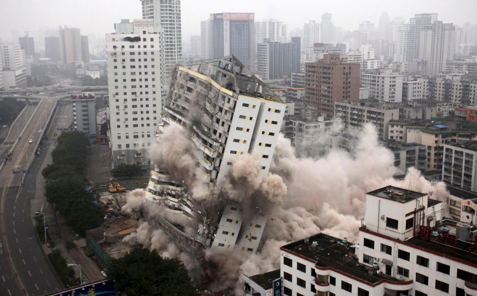 demolish-office-buildings-because-demand-isn’t-coming-back,-hedge-fund-manager-says