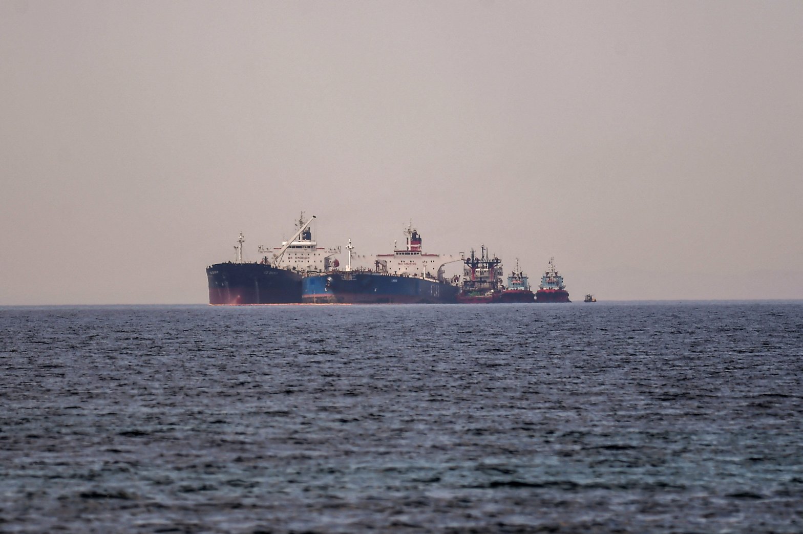 russia-is-using-its-‘dark-fleet’-of-ships-to-skirt-oil-sanctions,-raising-the-risk-of-tanker-collisions,-insurance-firms-say