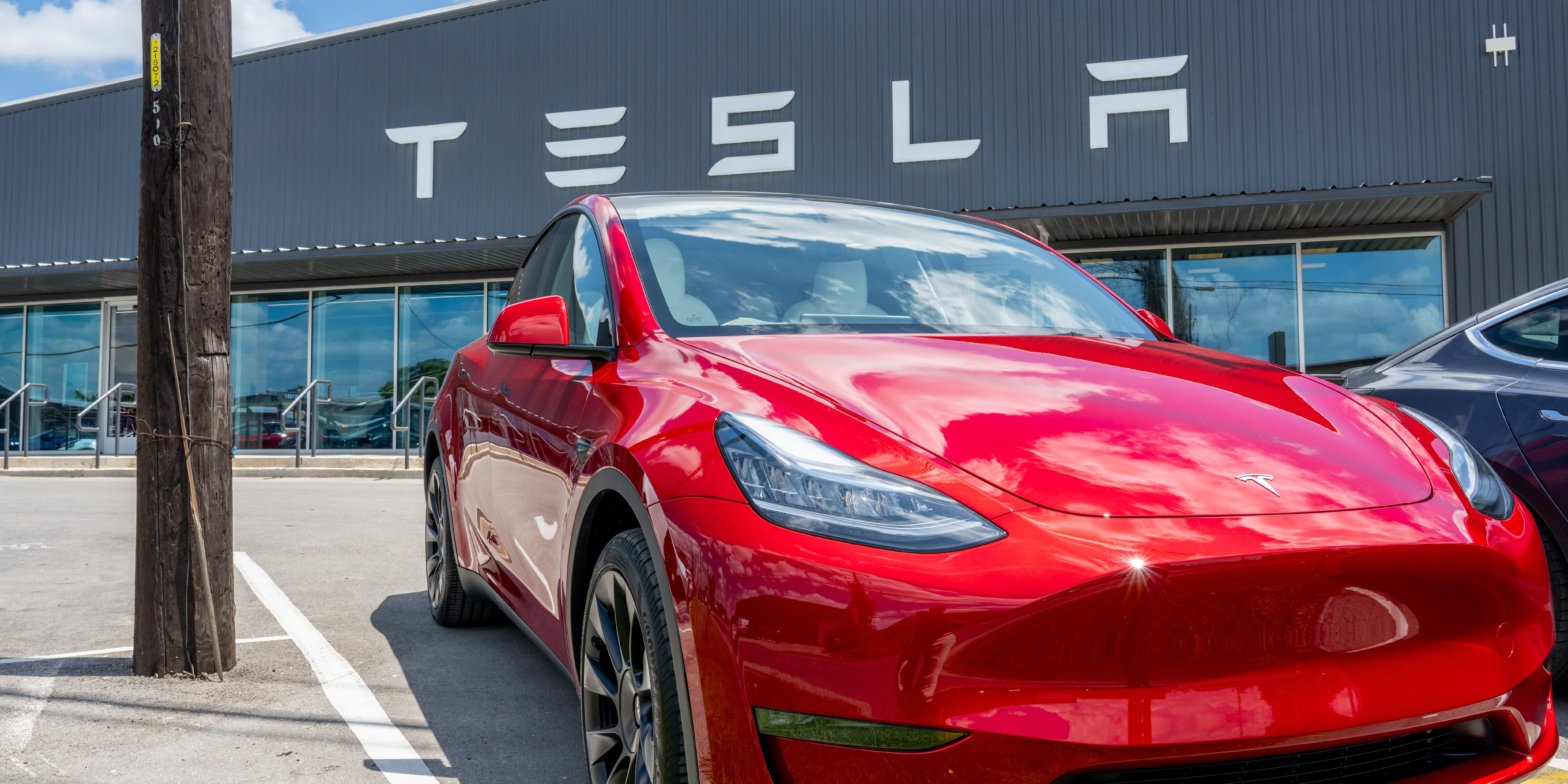 tesla-stock’s-best-run-since-2020-is-spoilt-by-wall-street-downgrades-as-goldman-sachs,-morgan-stanley-flag-overvaluation-risks