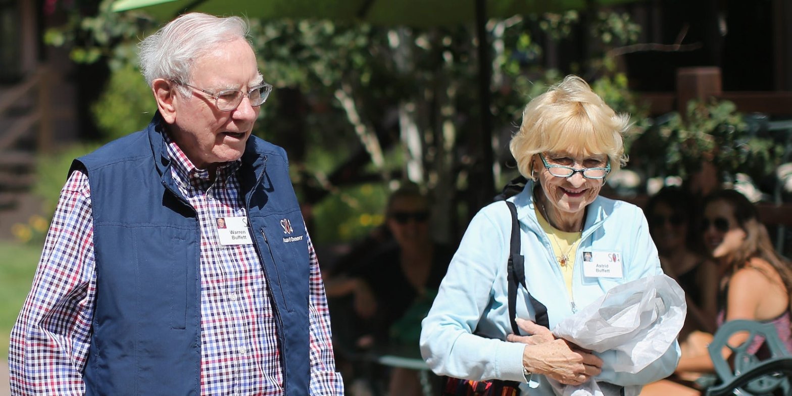 warren-buffett’s-wife-balked-at-paying-$4-for-a-cup-of-coffee-no-surprise.