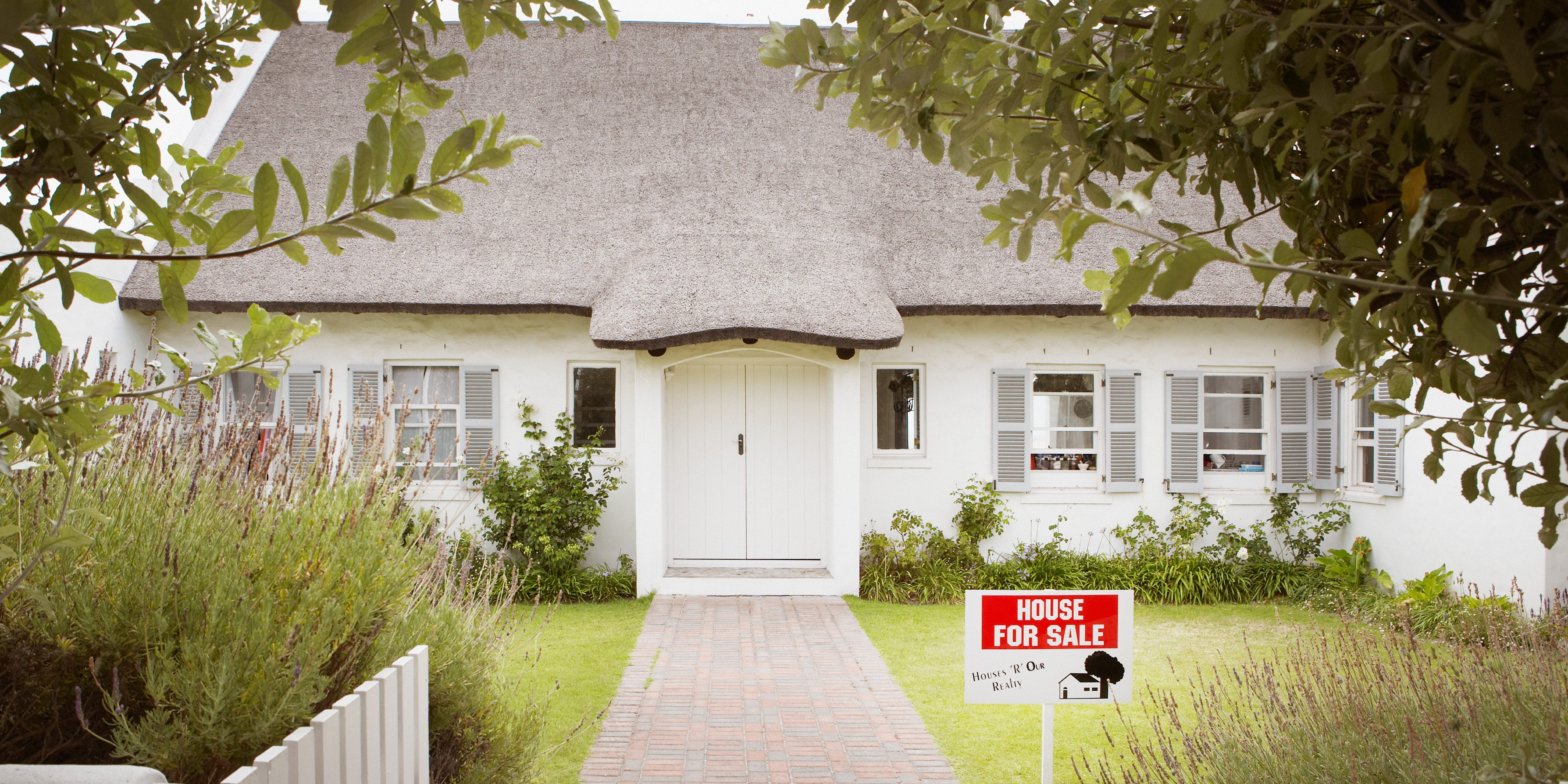 the-sluggish-housing-market-is-weighing-on-redfin’s-stock-as-home-sales-‘near-rock-bottom’