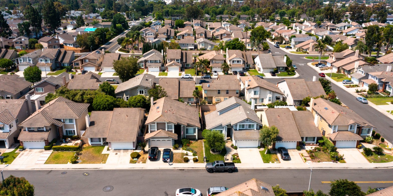 the-us-housing-market-hits-a-record-value-of-$47-trillion-as-the-inventory-shortage-fuels-a-price-boom