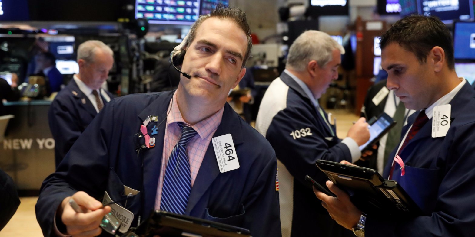 us-stocks-slide-amid-banking-fears,-weak-china-data