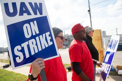 stock-market-today:-uaw-strike-sends-stocks-lower