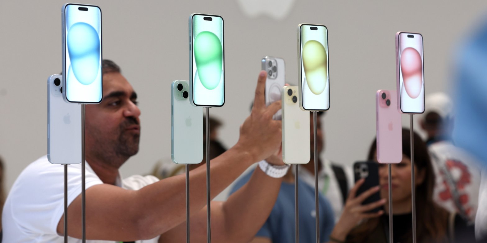 apple-rises-after-strong-iphone-15-pre-orders-suggests-demand-is-outpacing-supply