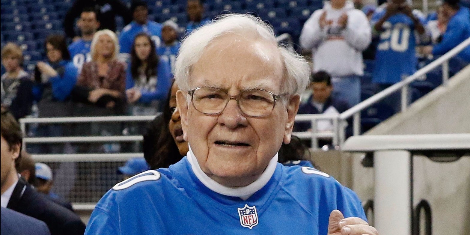 warren-buffett-lost-a-bet-on-a-college-football-game-he-paid-up-by-shipping-a-decades-old-$5-bill-using-fedex.